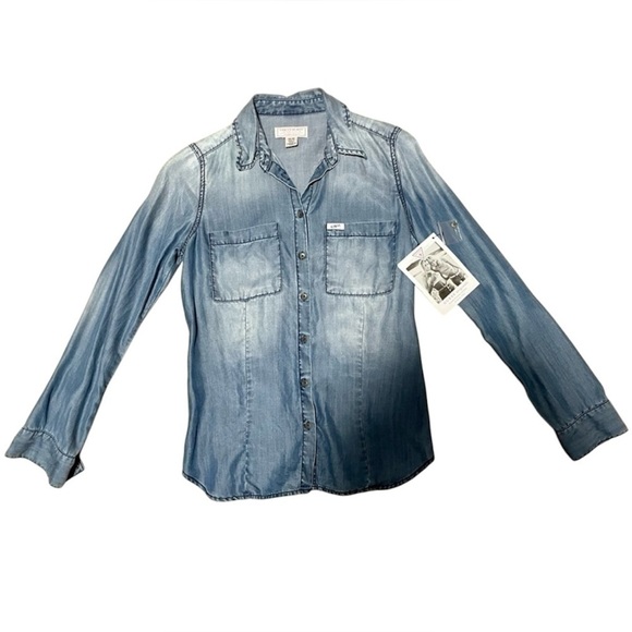 NWT Guess Distressed Denim Button Down Shirt Size XS - Picture 1 of 9
